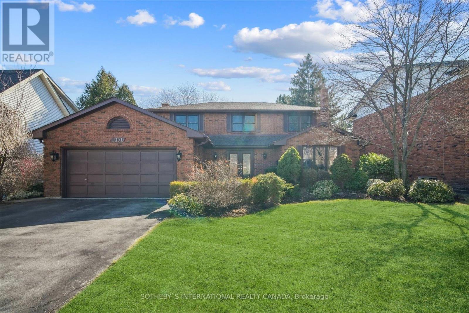 Property at 1970 FIELDGATE DRIVE image 2