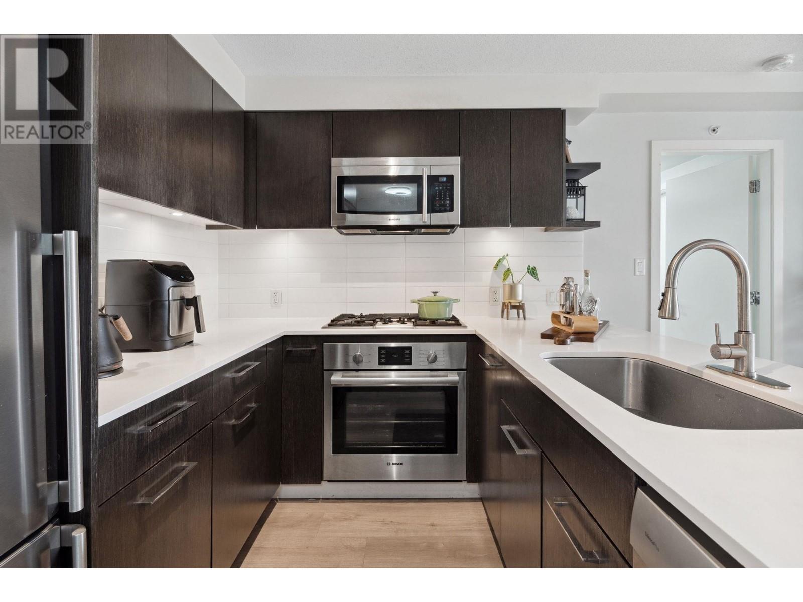 Listing Picture 9 of 21 : 901 7888 ACKROYD ROAD, Richmond / 烈治文 - 魯藝地產 Yvonne Lu Group - MLS Medallion Club Member