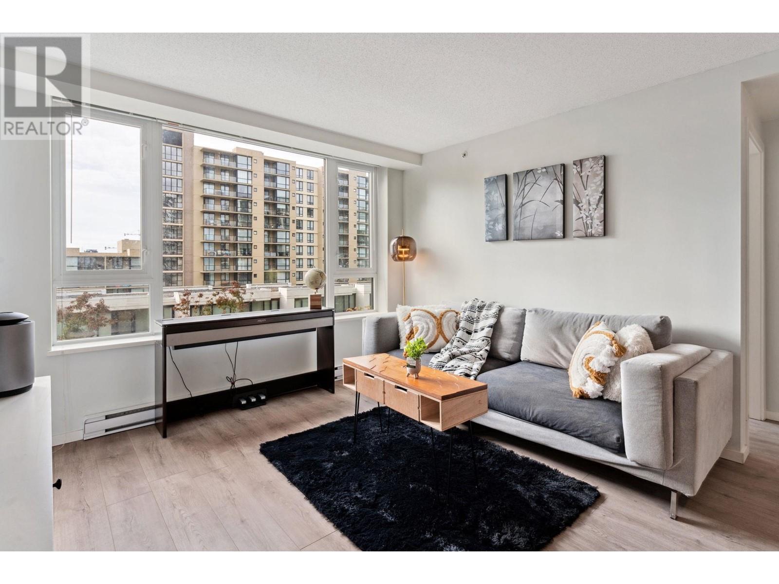 Listing Picture 5 of 21 : 901 7888 ACKROYD ROAD, Richmond / 烈治文 - 魯藝地產 Yvonne Lu Group - MLS Medallion Club Member