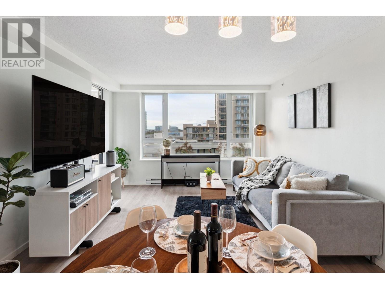 Listing Picture 3 of 21 : 901 7888 ACKROYD ROAD, Richmond / 烈治文 - 魯藝地產 Yvonne Lu Group - MLS Medallion Club Member