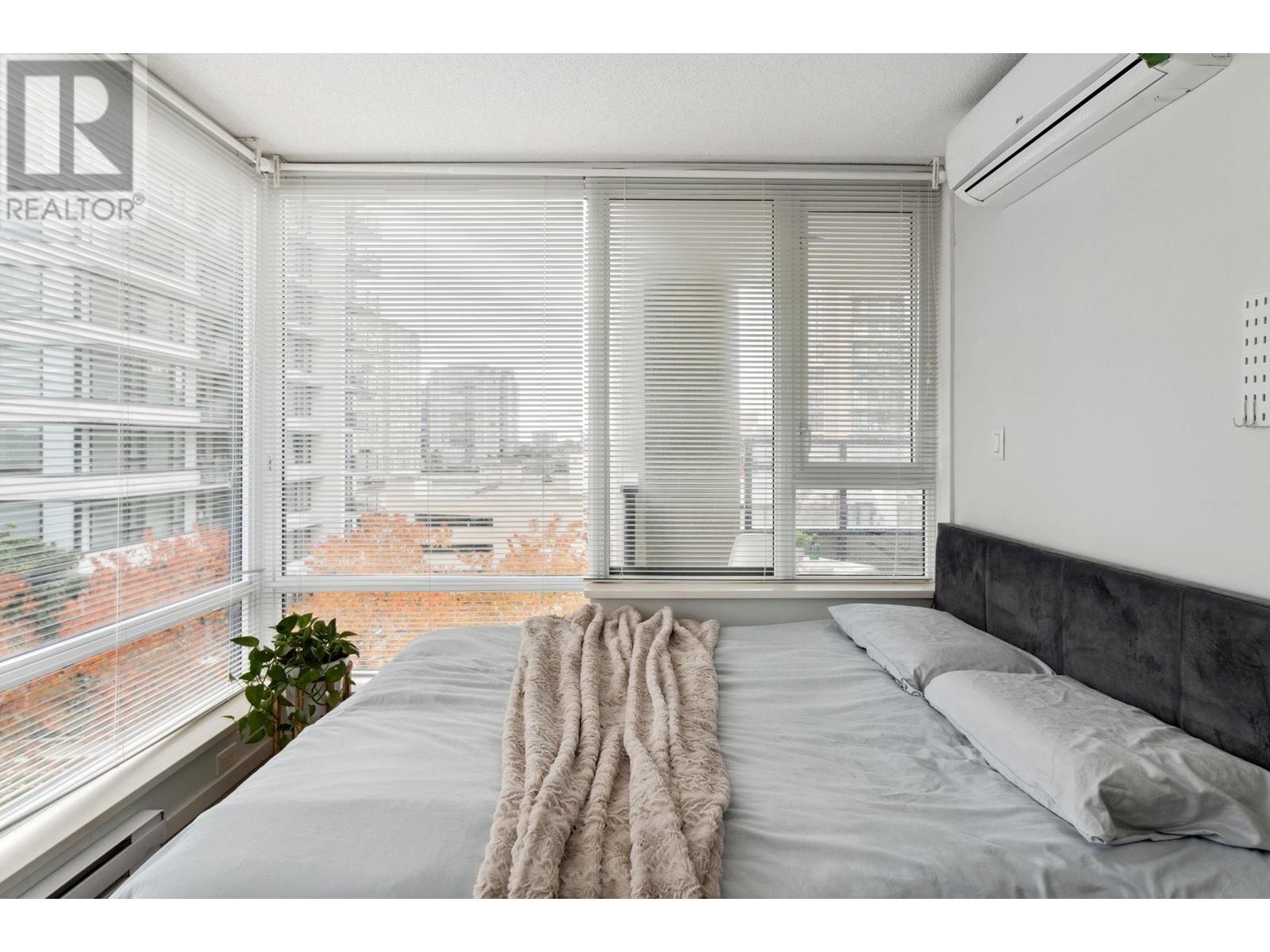 Listing Picture 11 of 21 : 901 7888 ACKROYD ROAD, Richmond / 烈治文 - 魯藝地產 Yvonne Lu Group - MLS Medallion Club Member