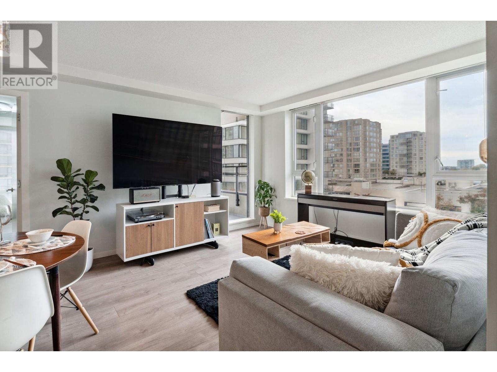 Listing Picture 4 of 21 : 901 7888 ACKROYD ROAD, Richmond / 烈治文 - 魯藝地產 Yvonne Lu Group - MLS Medallion Club Member