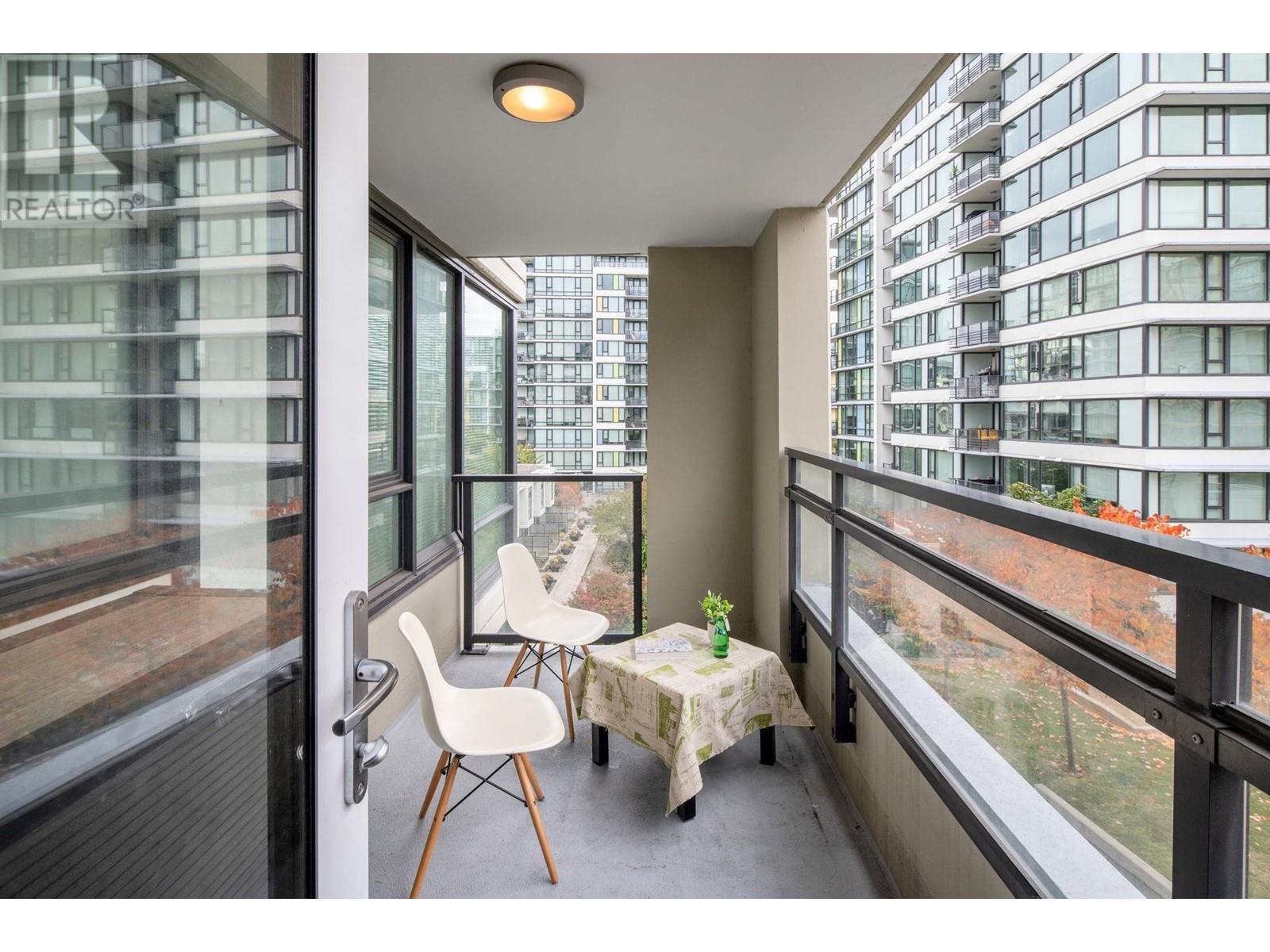 Listing Picture 16 of 21 : 901 7888 ACKROYD ROAD, Richmond / 烈治文 - 魯藝地產 Yvonne Lu Group - MLS Medallion Club Member