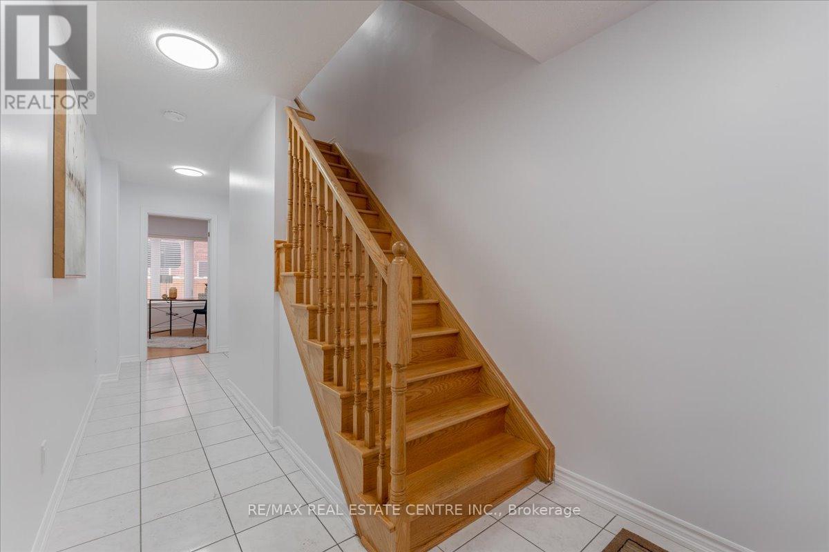 7 Shiff Crescent, Brampton, Ontario  L6Z 0B4 - Photo 10 - W12045827
