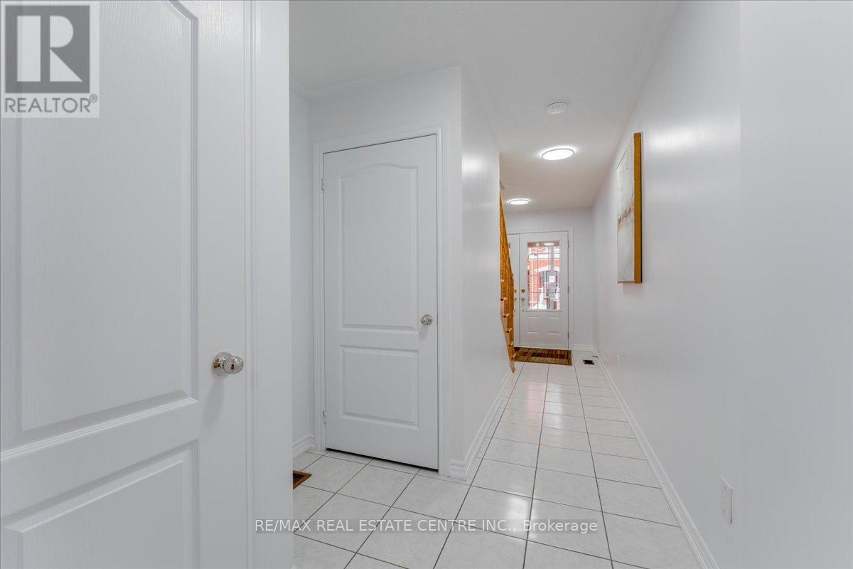 7 Shiff Crescent, Brampton, Ontario  L6Z 0B4 - Photo 6 - W12045827