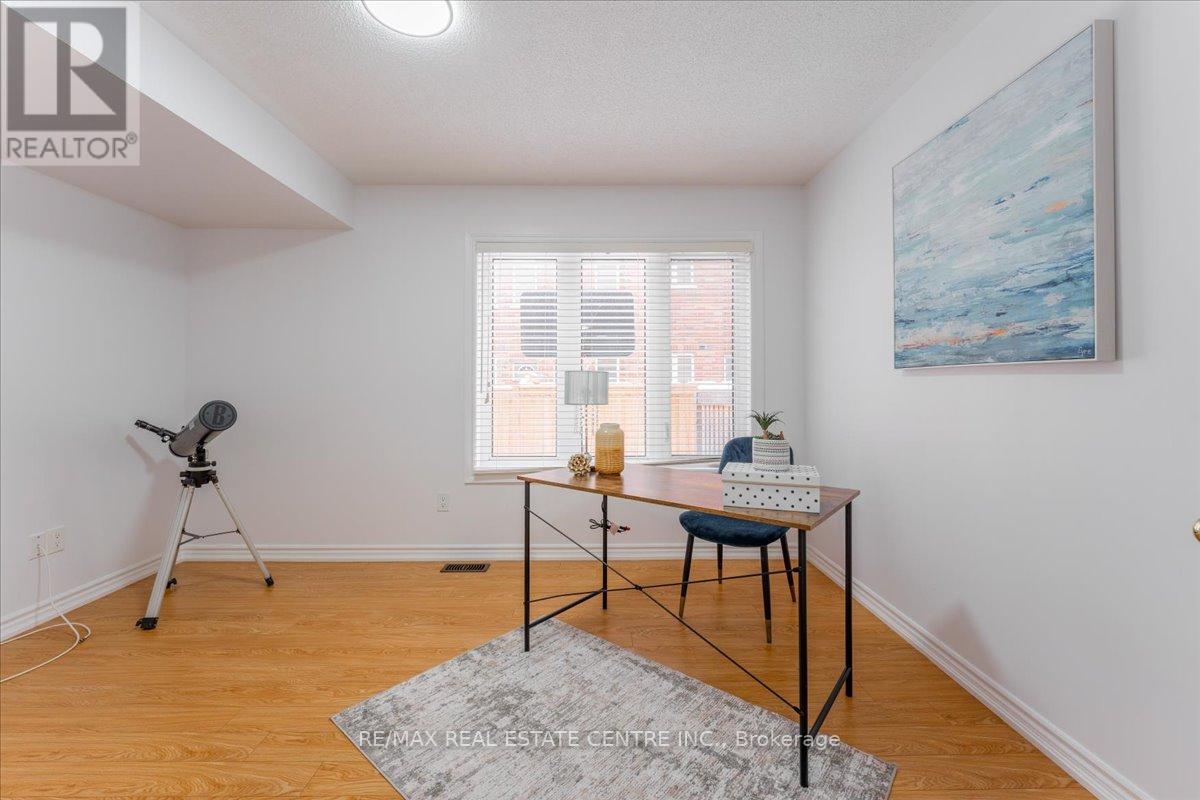 7 Shiff Crescent, Brampton, Ontario  L6Z 0B4 - Photo 7 - W12045827