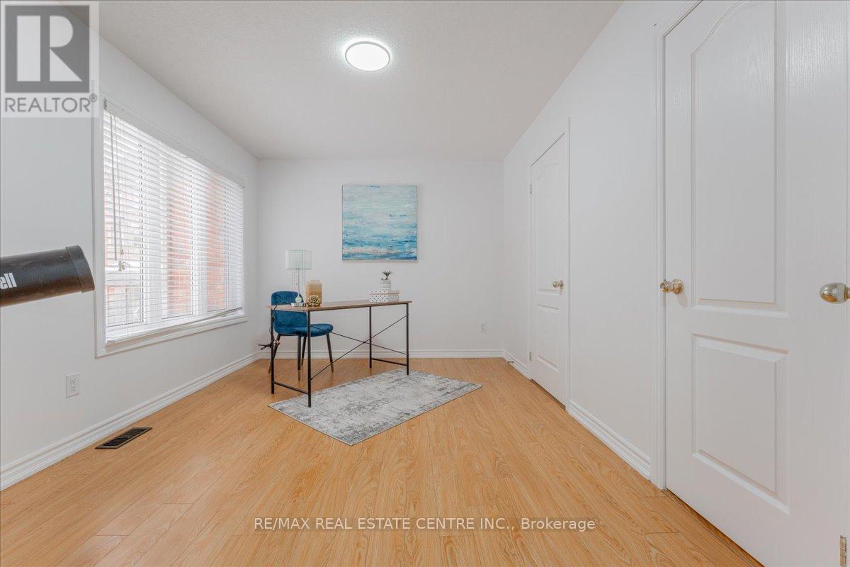 7 Shiff Crescent, Brampton, Ontario  L6Z 0B4 - Photo 8 - W12045827