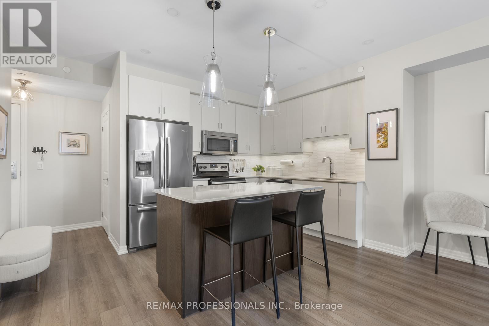Property at 305 - 3563 LAKE SHORE BOULEVARD W image 2