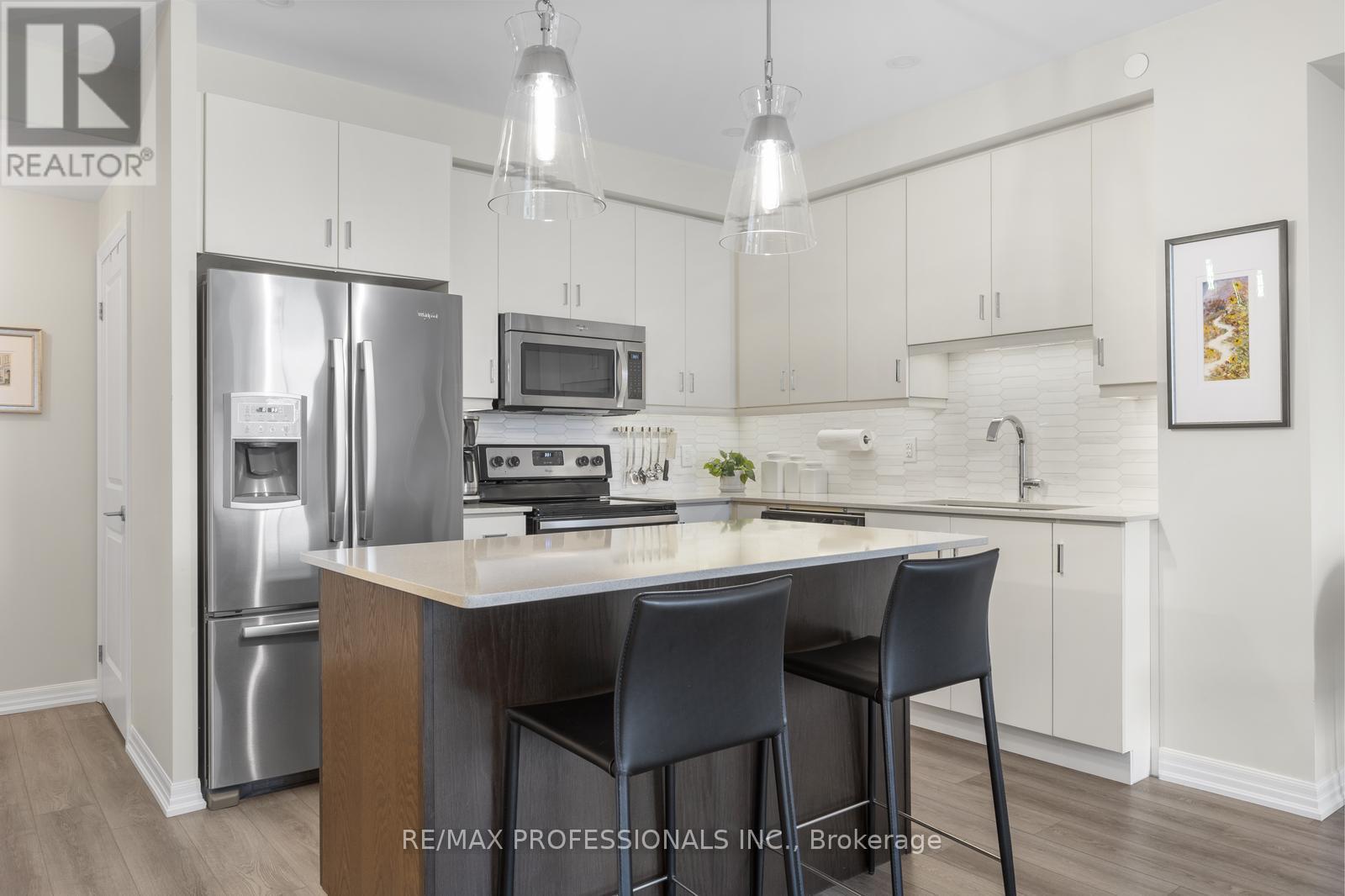 305 - 3563 Lake Shore Boulevard W, Toronto, Ontario  M8W 0A3 - Photo 8 - W12045916