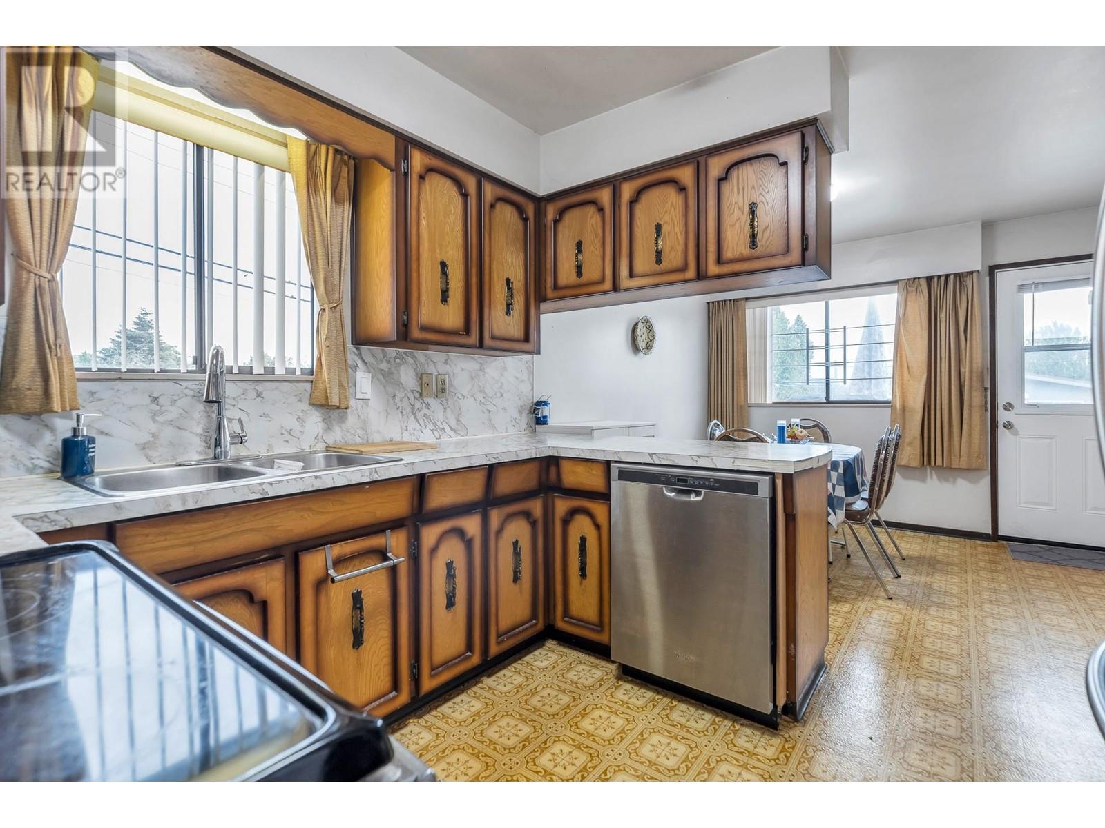 2431 Parker Street, Vancouver, British Columbia  V5K 2S9 - Photo 10 - R2966200
