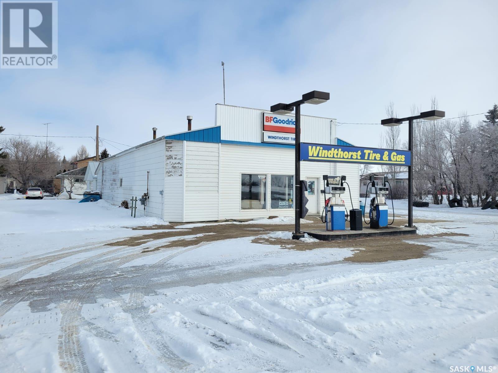 Property at 122 Railway AVENUE image 2