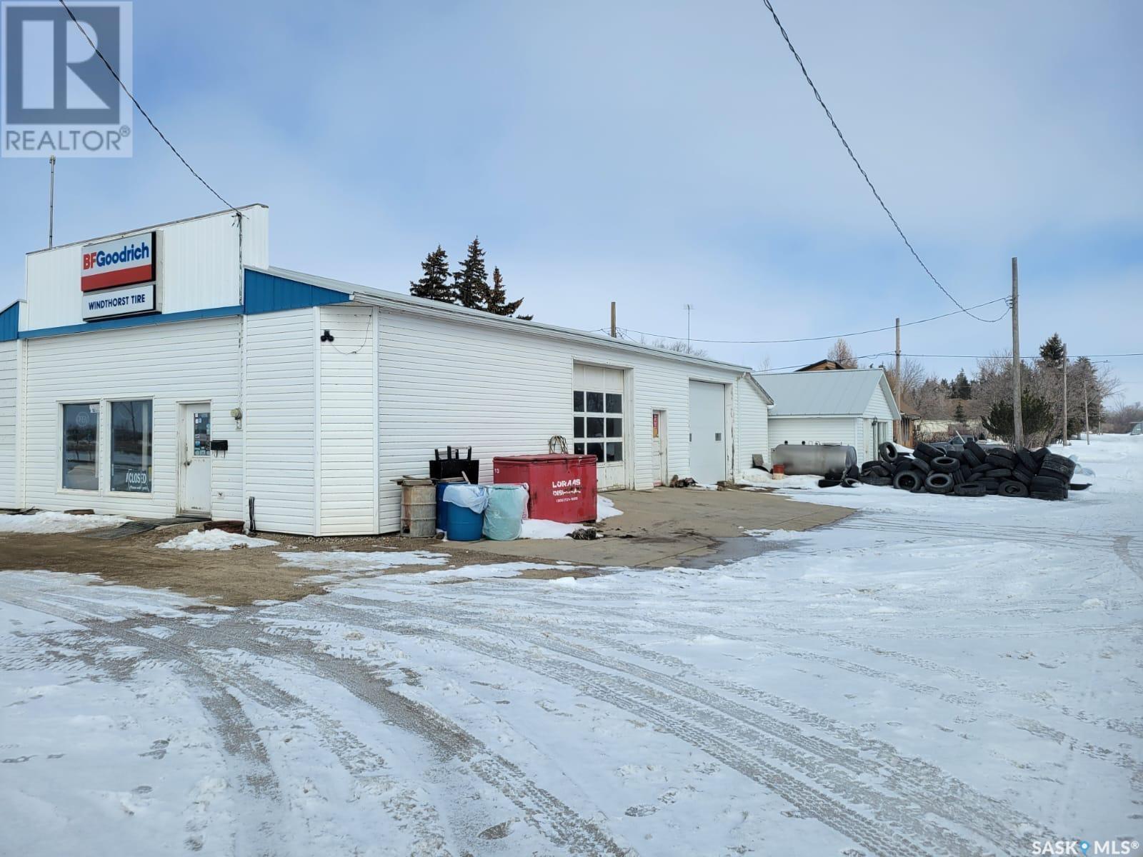 Property at 122 Railway AVENUE image 4