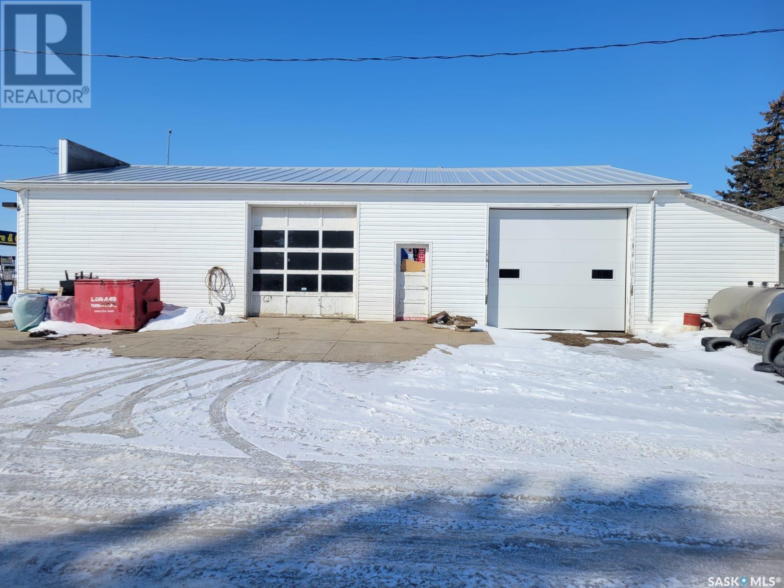 Property at 122 Railway AVENUE image 5