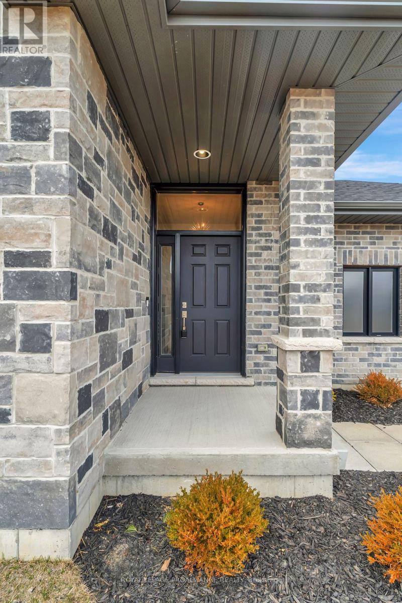 Property at 16 PERTH COURT image 3