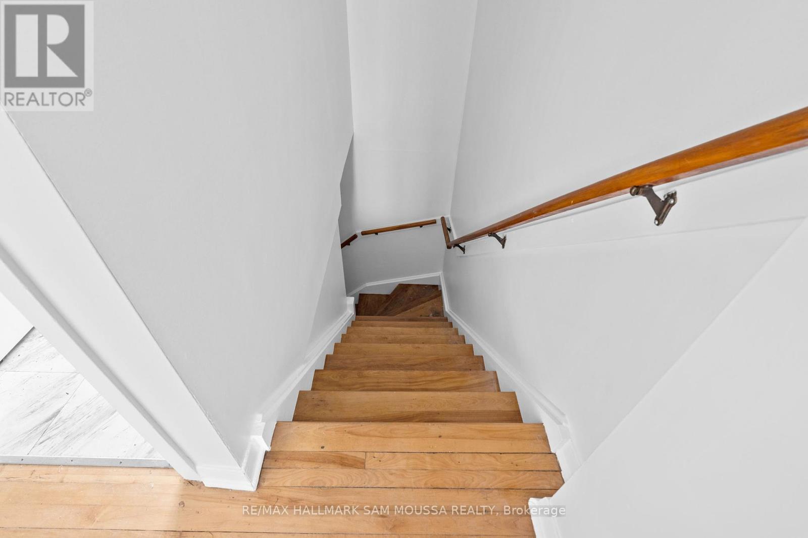 Property at 422 QUEEN MARY STREET image 4