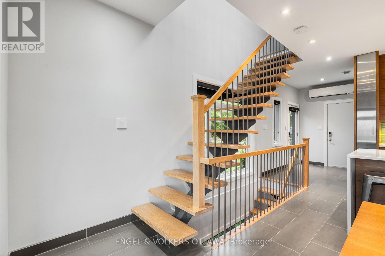62 Upper Lorne Place, Ottawa, Ontario  K1R 7G9 - Photo 12 - X12046058