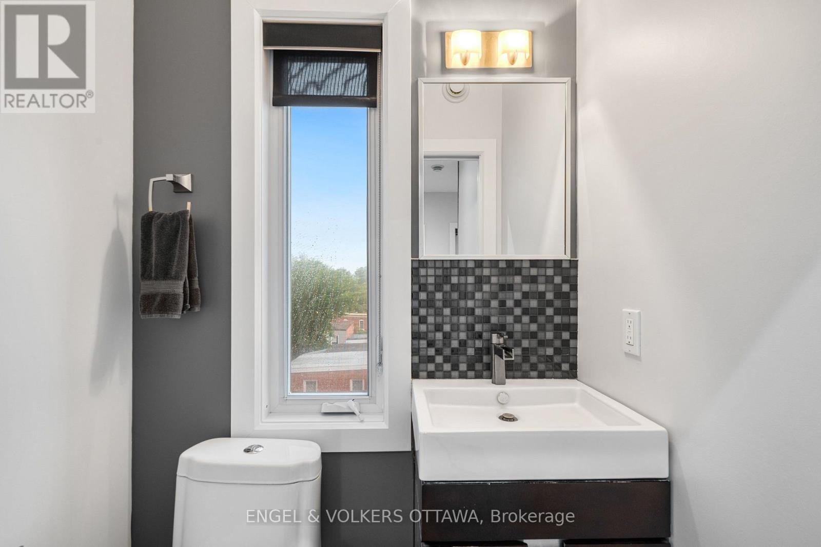 62 Upper Lorne Place, Ottawa, Ontario  K1R 7G9 - Photo 13 - X12046058