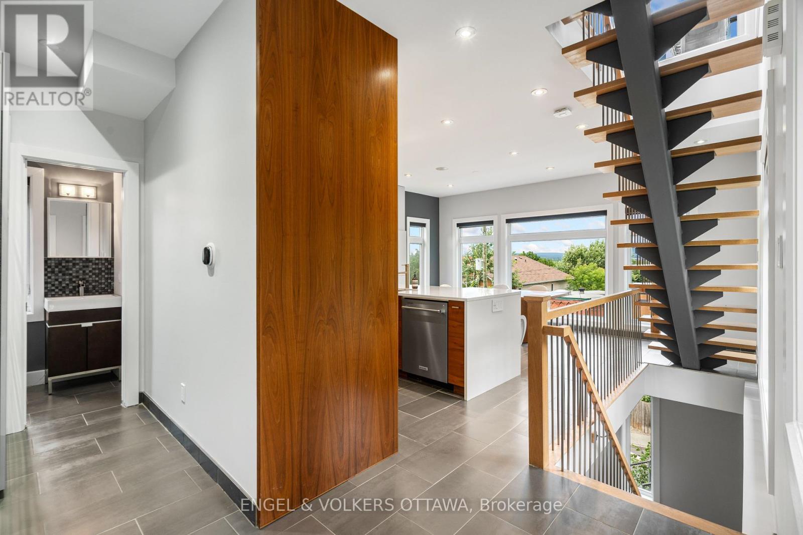 Property at 62 UPPER LORNE PLACE image 4