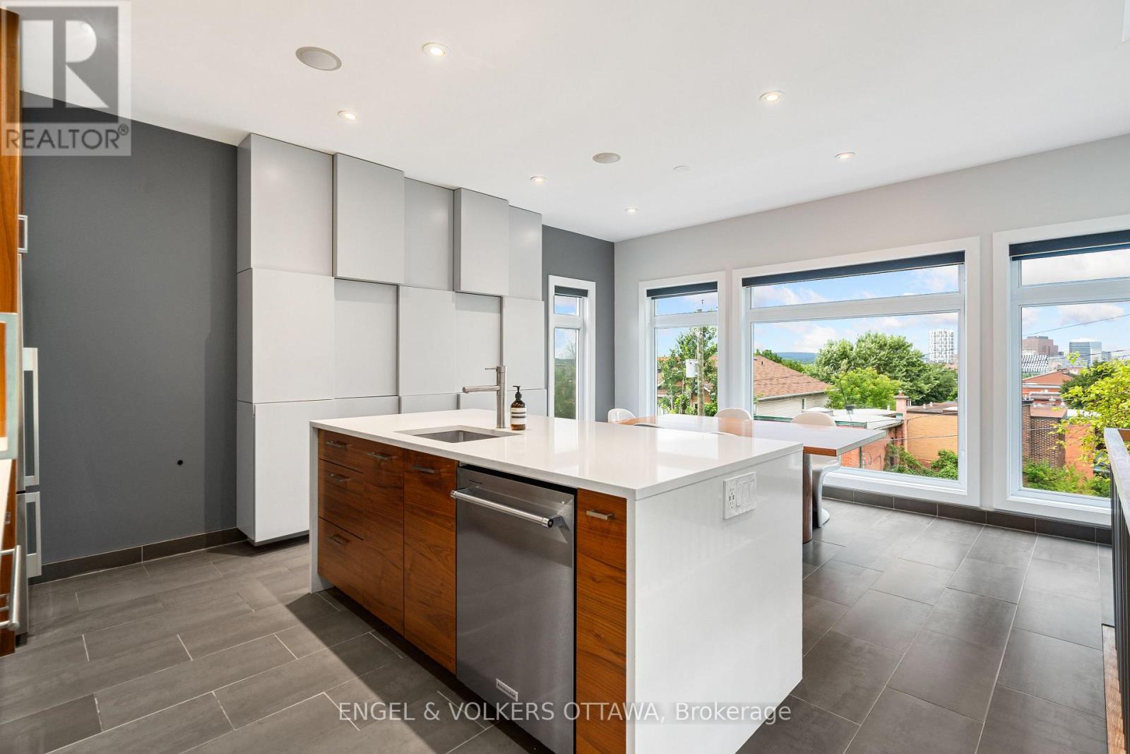 Property at 62 UPPER LORNE PLACE image 5