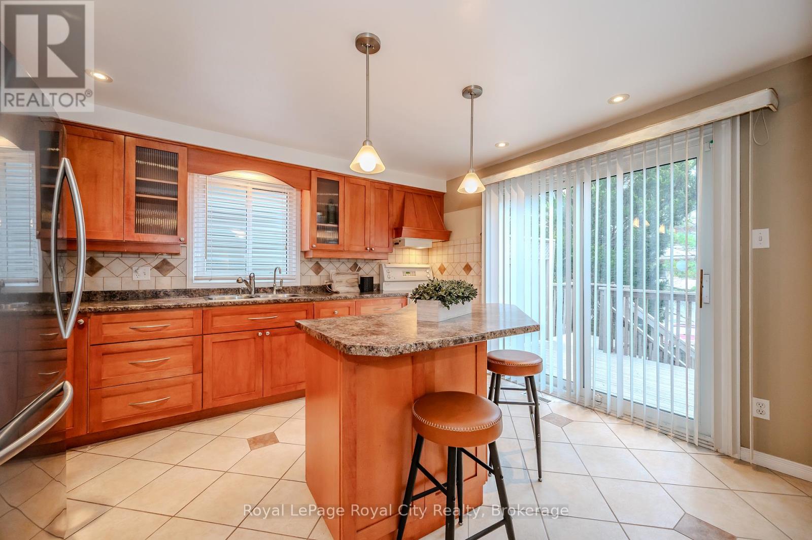 27 Shuh Avenue, Kitchener, Ontario  N2A 2Y1 - Photo 13 - X12045995