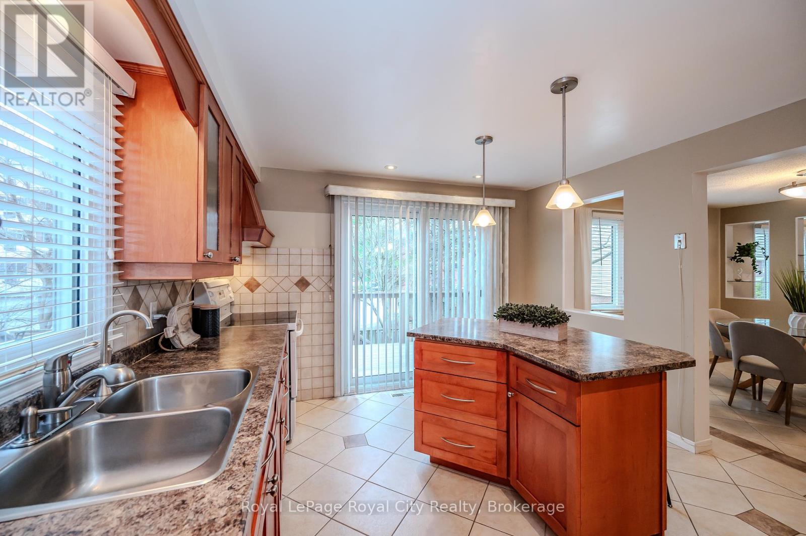 27 Shuh Avenue, Kitchener, Ontario  N2A 2Y1 - Photo 16 - X12045995