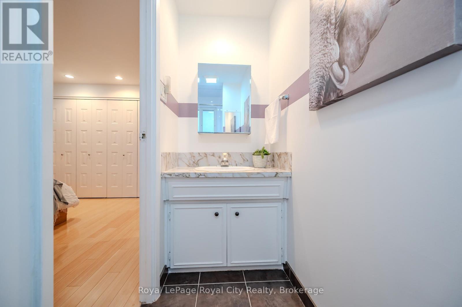27 Shuh Avenue, Kitchener, Ontario  N2A 2Y1 - Photo 24 - X12045995