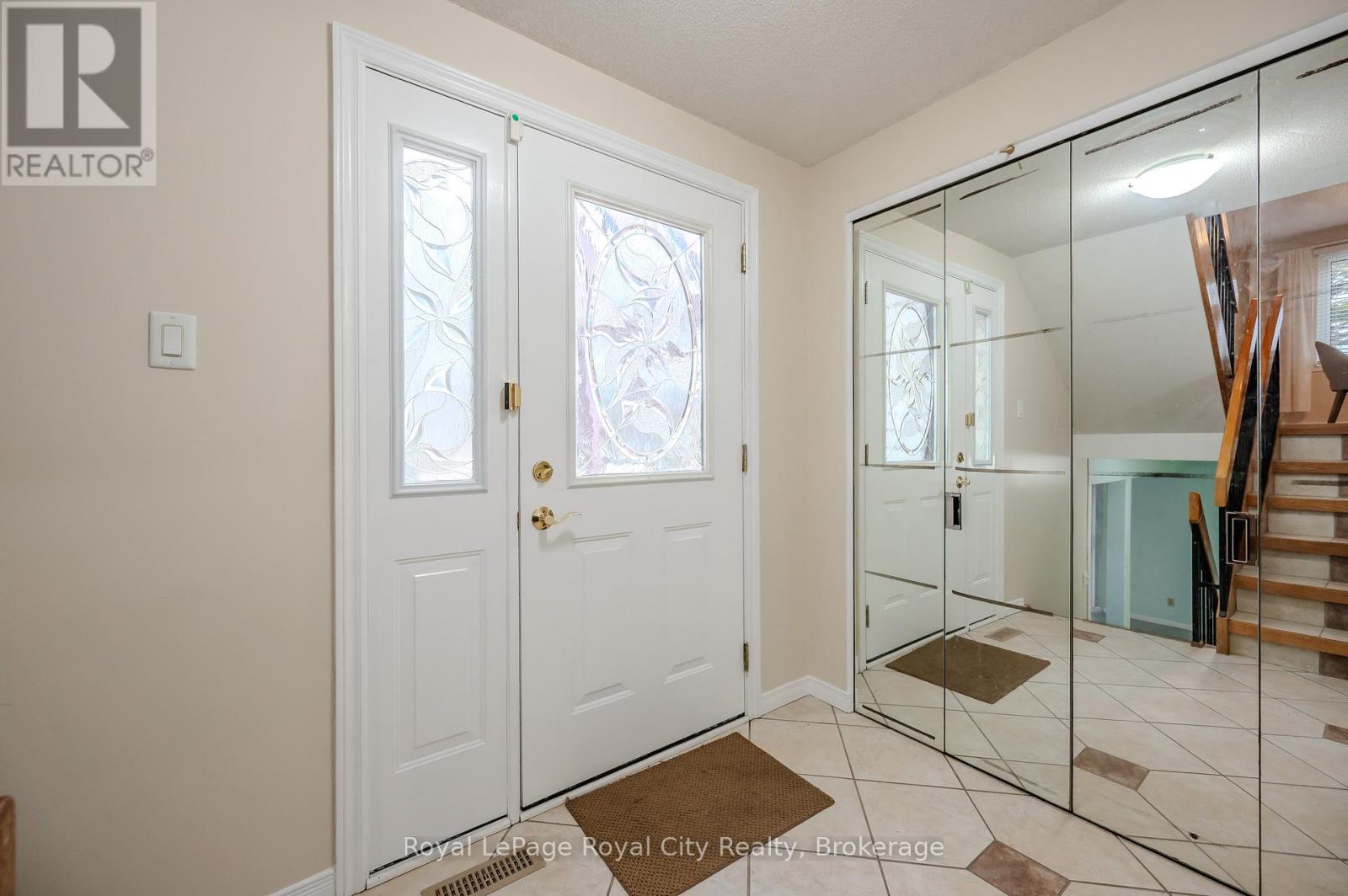 27 Shuh Avenue, Kitchener, Ontario  N2A 2Y1 - Photo 6 - X12045995