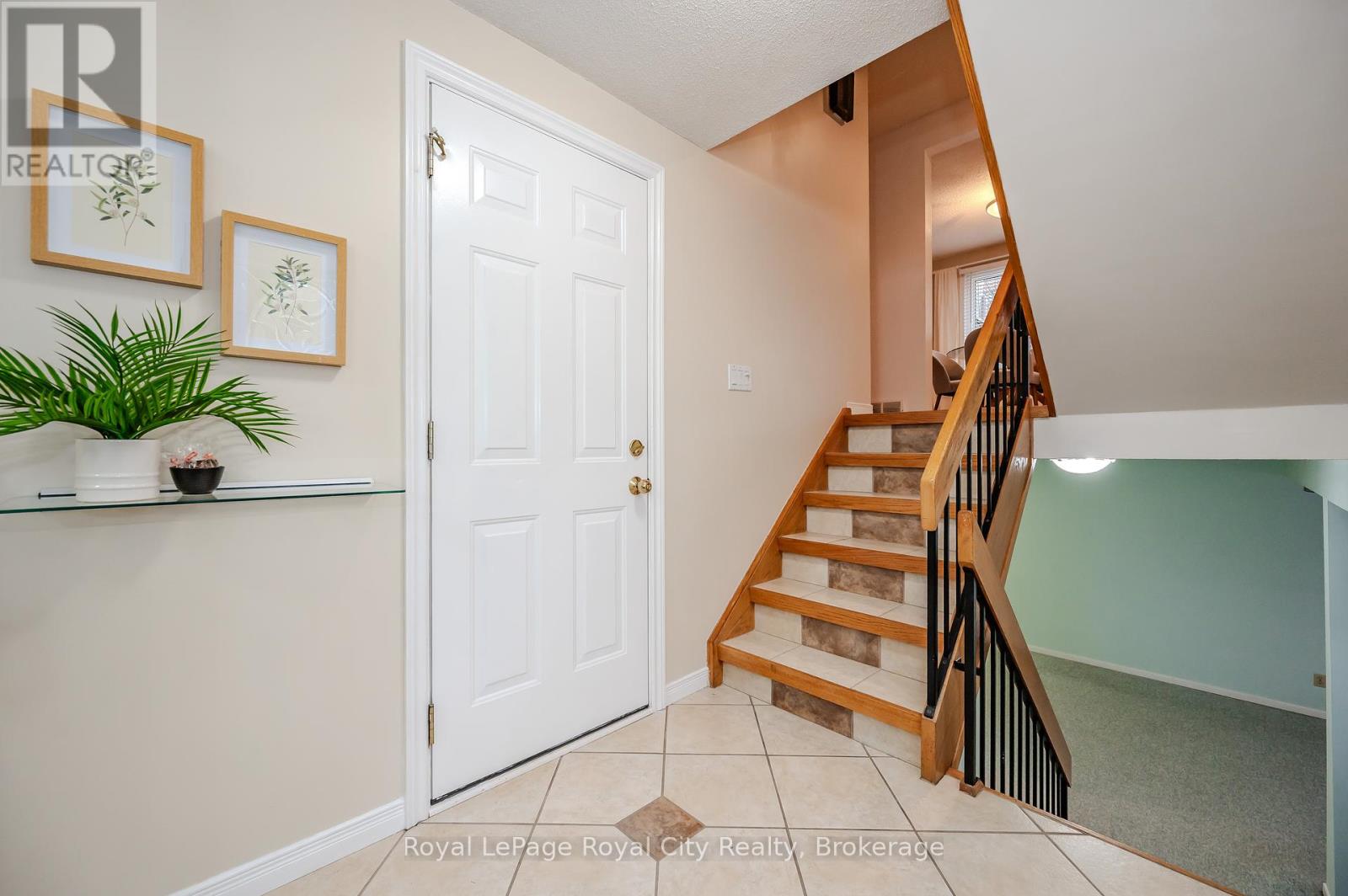 27 Shuh Avenue, Kitchener, Ontario  N2A 2Y1 - Photo 7 - X12045995