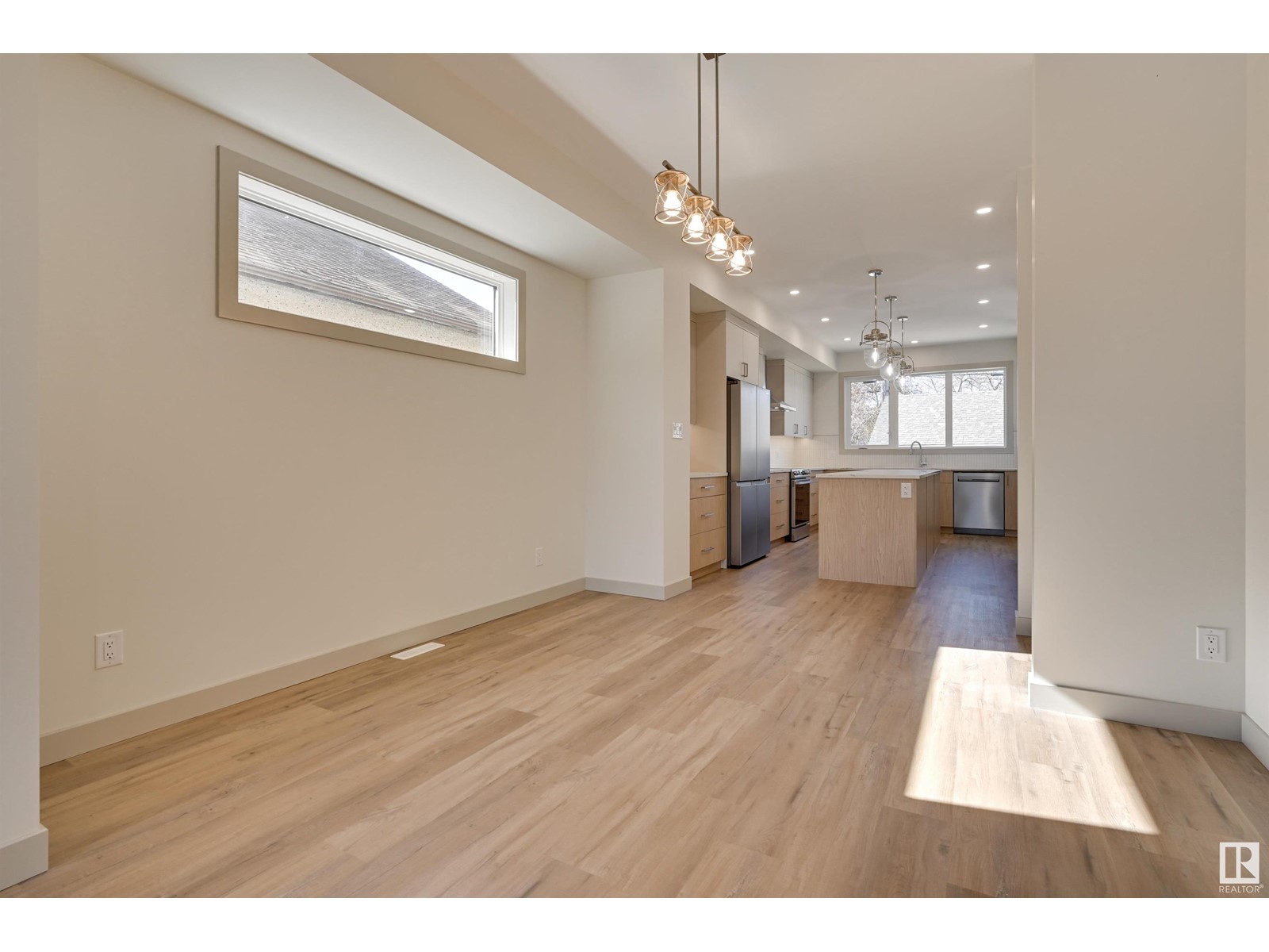 Property at 11442 70 ST NW image 4