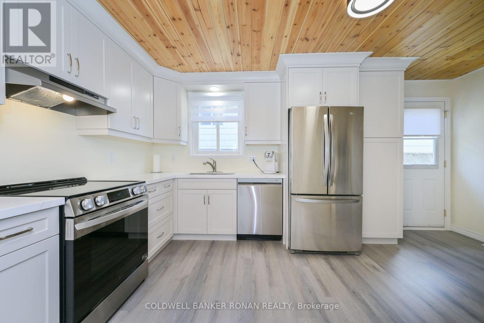Property at 238 MACKENZIE STREET image 5