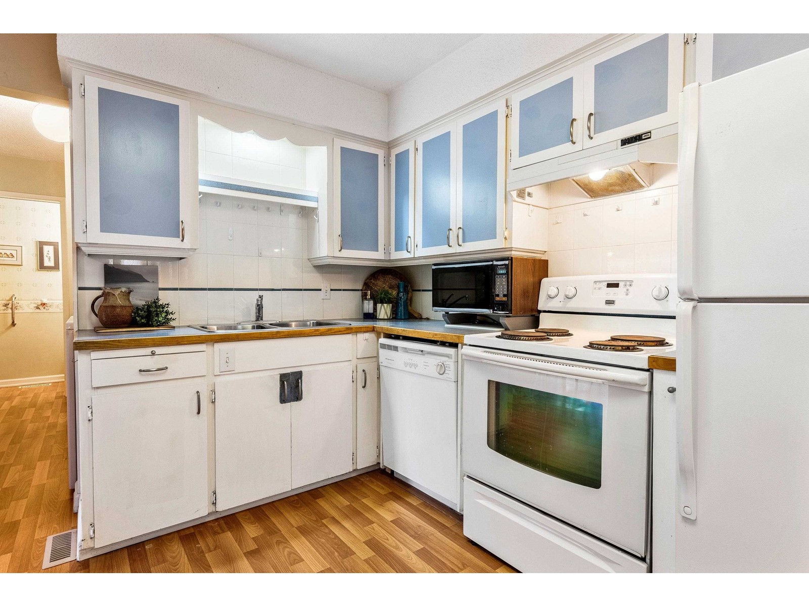 Property at 10050 FAIRVIEW DRIVE image 2