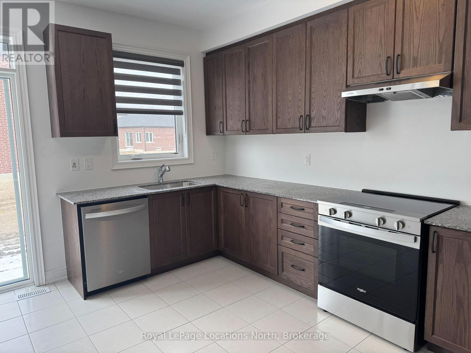 69 Amber Drive, Wasaga Beach, Ontario  L9Z 0R8 - Photo 4 - S11986509