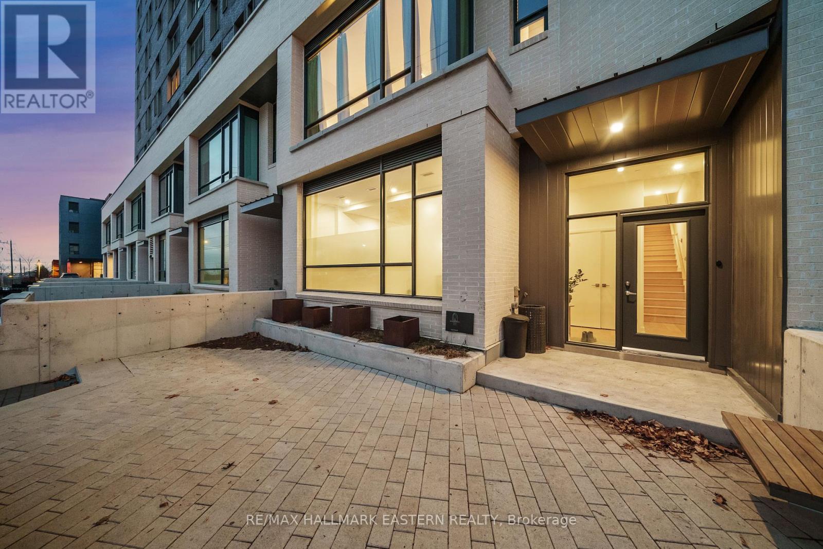 TH 01 - 195 HUNTER STREET E, Peterborough East, Ontario