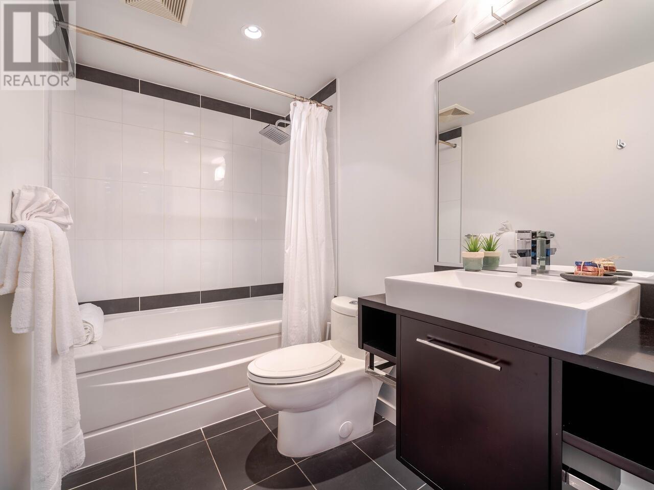 Listing Picture 19 of 25 : 807 633 ABBOTT STREET, Vancouver / 溫哥華 - 魯藝地產 Yvonne Lu Group - MLS Medallion Club Member