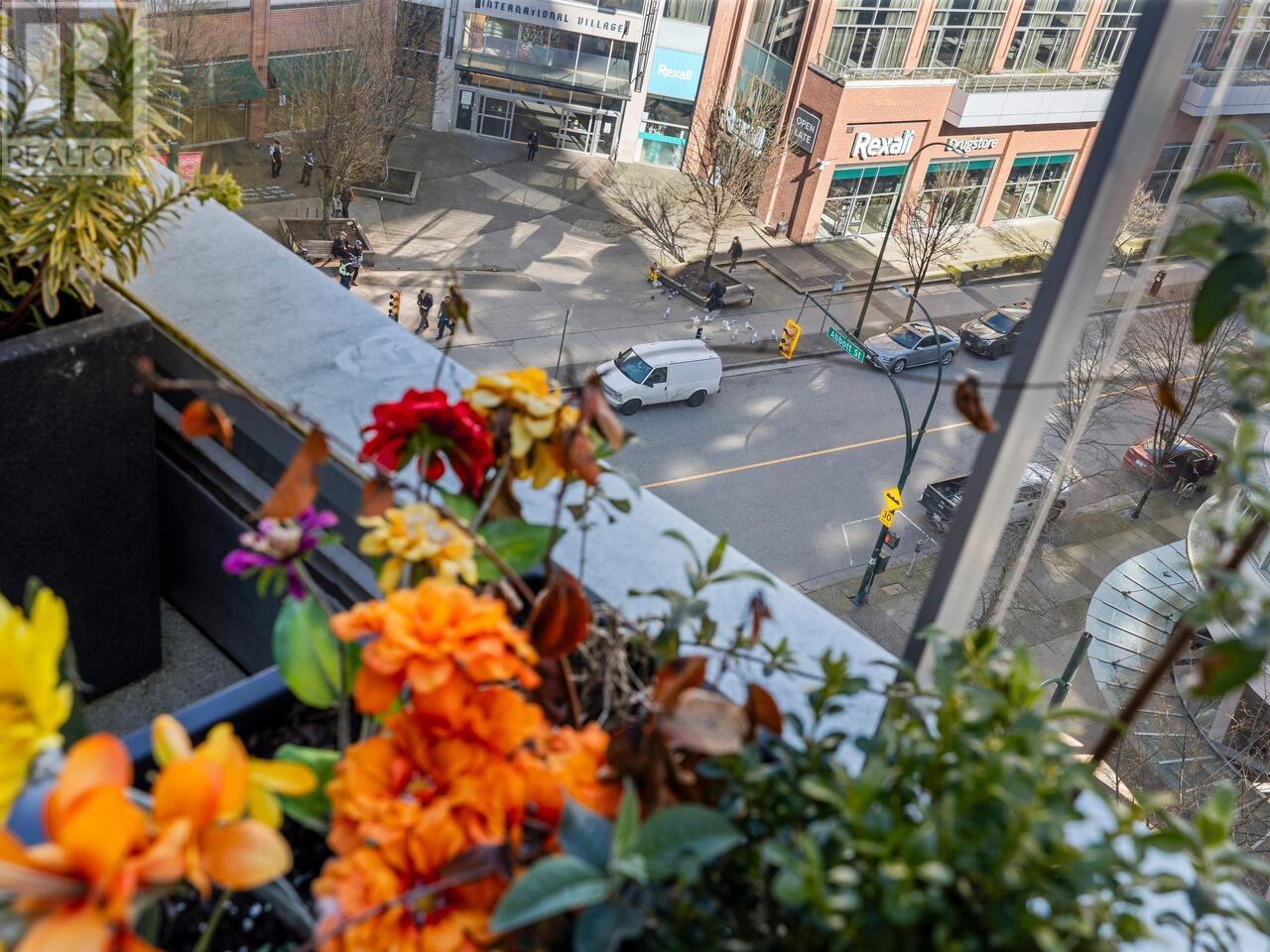Listing Picture 24 of 25 : 807 633 ABBOTT STREET, Vancouver / 溫哥華 - 魯藝地產 Yvonne Lu Group - MLS Medallion Club Member