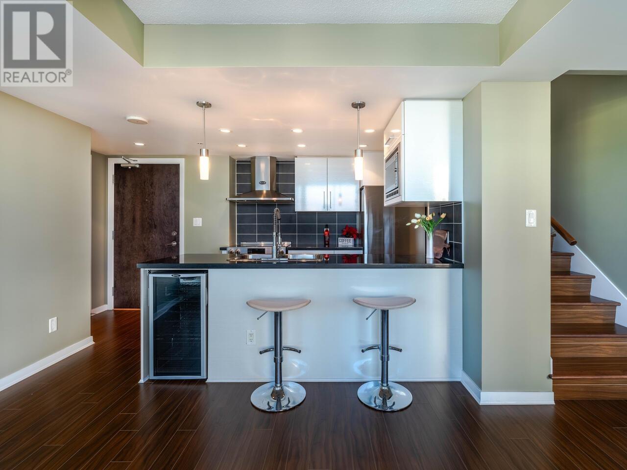 Listing Picture 6 of 25 : 807 633 ABBOTT STREET, Vancouver / 溫哥華 - 魯藝地產 Yvonne Lu Group - MLS Medallion Club Member