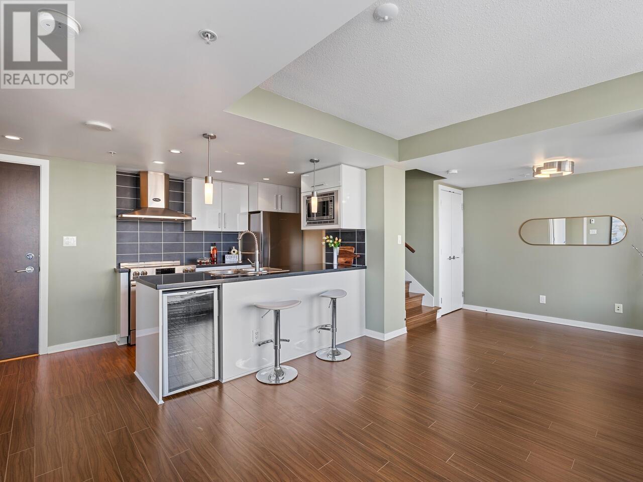 Listing Picture 9 of 25 : 807 633 ABBOTT STREET, Vancouver / 溫哥華 - 魯藝地產 Yvonne Lu Group - MLS Medallion Club Member