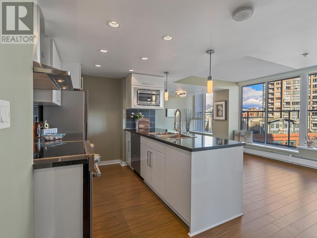 Listing Picture 8 of 25 : 807 633 ABBOTT STREET, Vancouver / 溫哥華 - 魯藝地產 Yvonne Lu Group - MLS Medallion Club Member