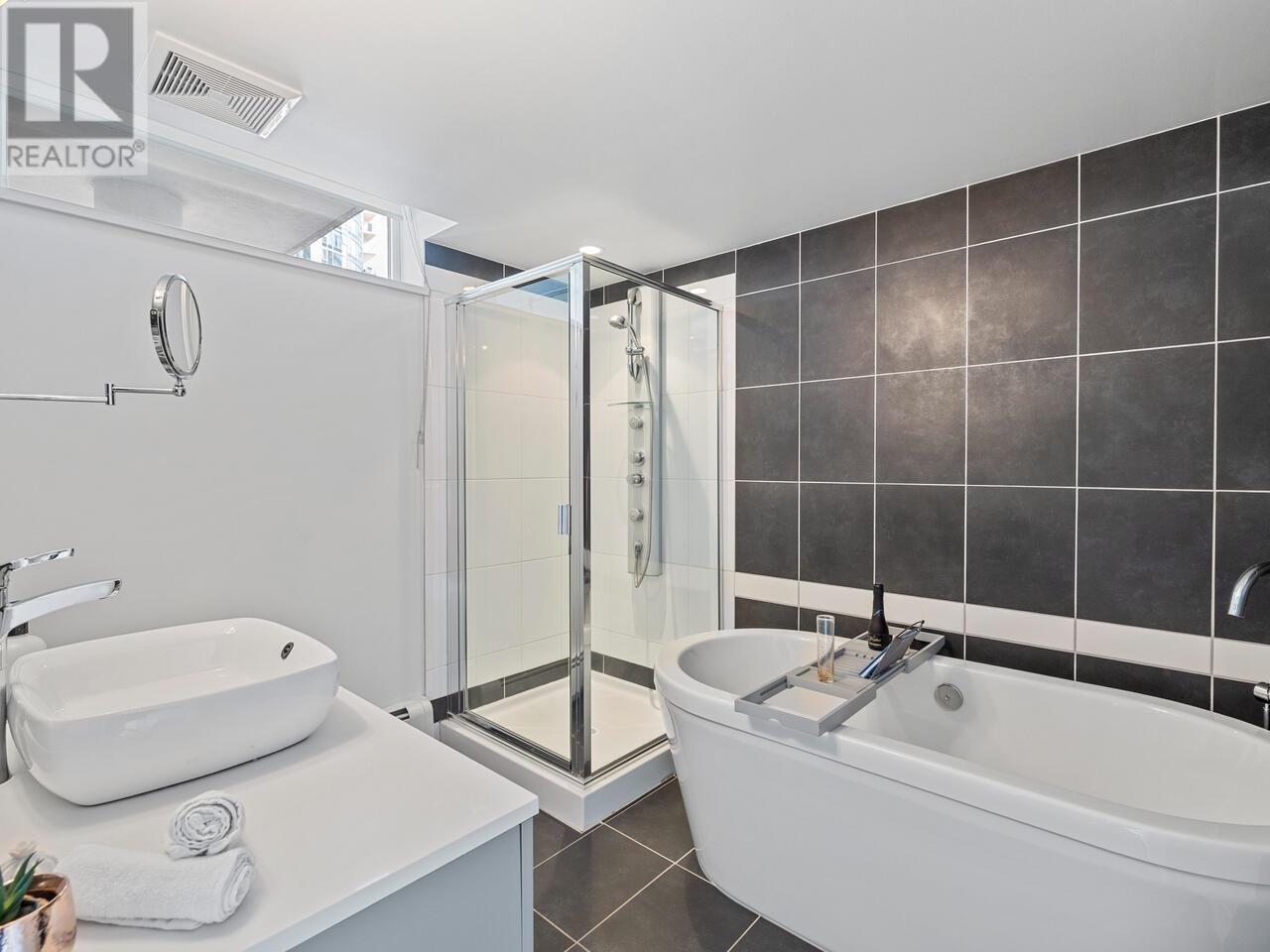 Listing Picture 16 of 25 : 807 633 ABBOTT STREET, Vancouver / 溫哥華 - 魯藝地產 Yvonne Lu Group - MLS Medallion Club Member
