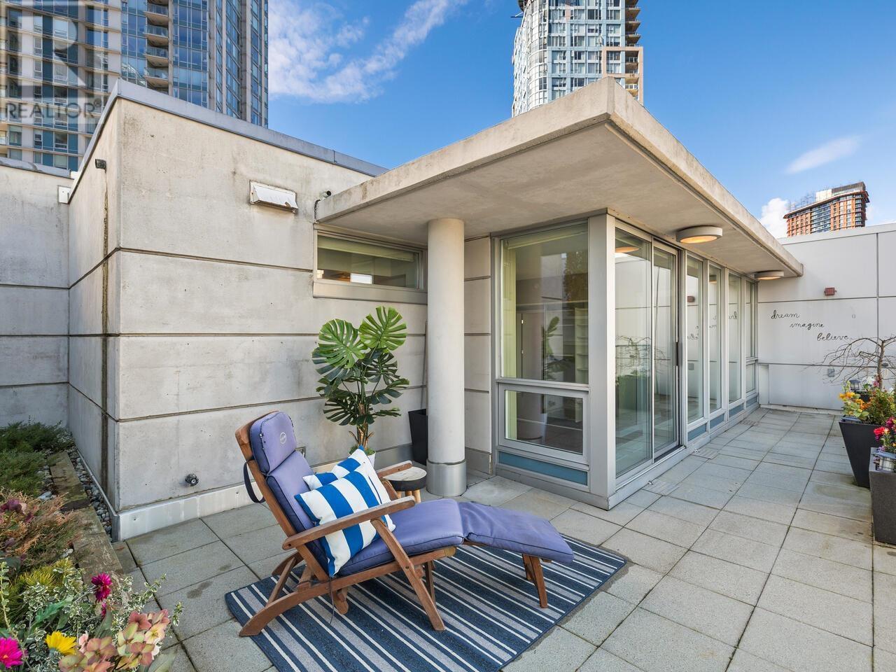Listing Picture 2 of 25 : 807 633 ABBOTT STREET, Vancouver / 溫哥華 - 魯藝地產 Yvonne Lu Group - MLS Medallion Club Member