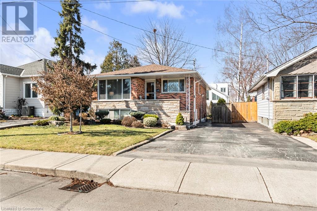 Property at 176 WALTER Avenue S image 2