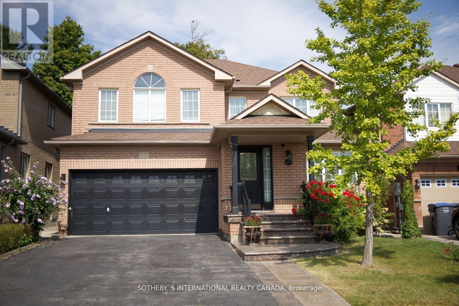 Property at 19 HOLLOWGROVE BOULEVARD image 1