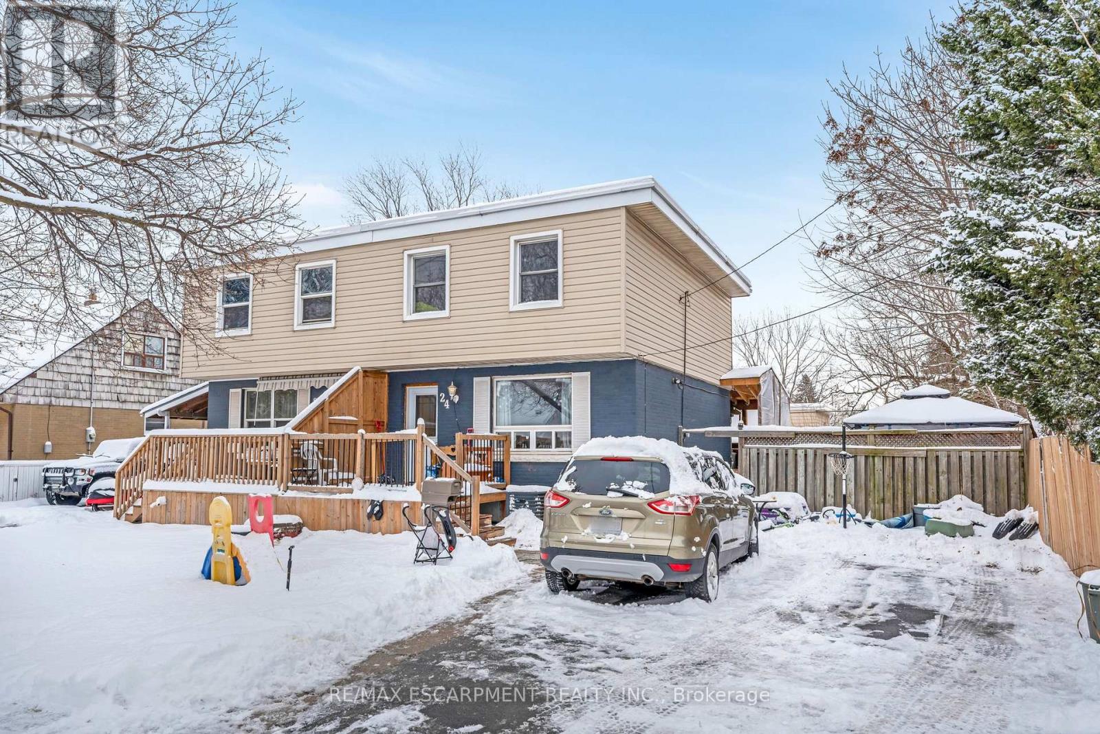 24 Eaton Place, Hamilton, Ontario  L8H 1N7 - Photo 4 - X12046096