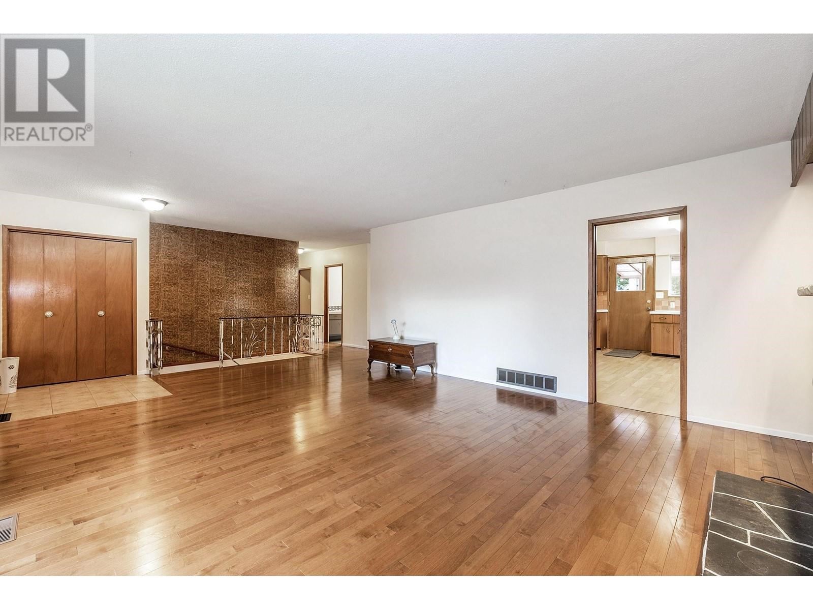 1941 Jasper Court, Coquitlam, British Columbia  V3J 2B4 - Photo 4 - R2981575