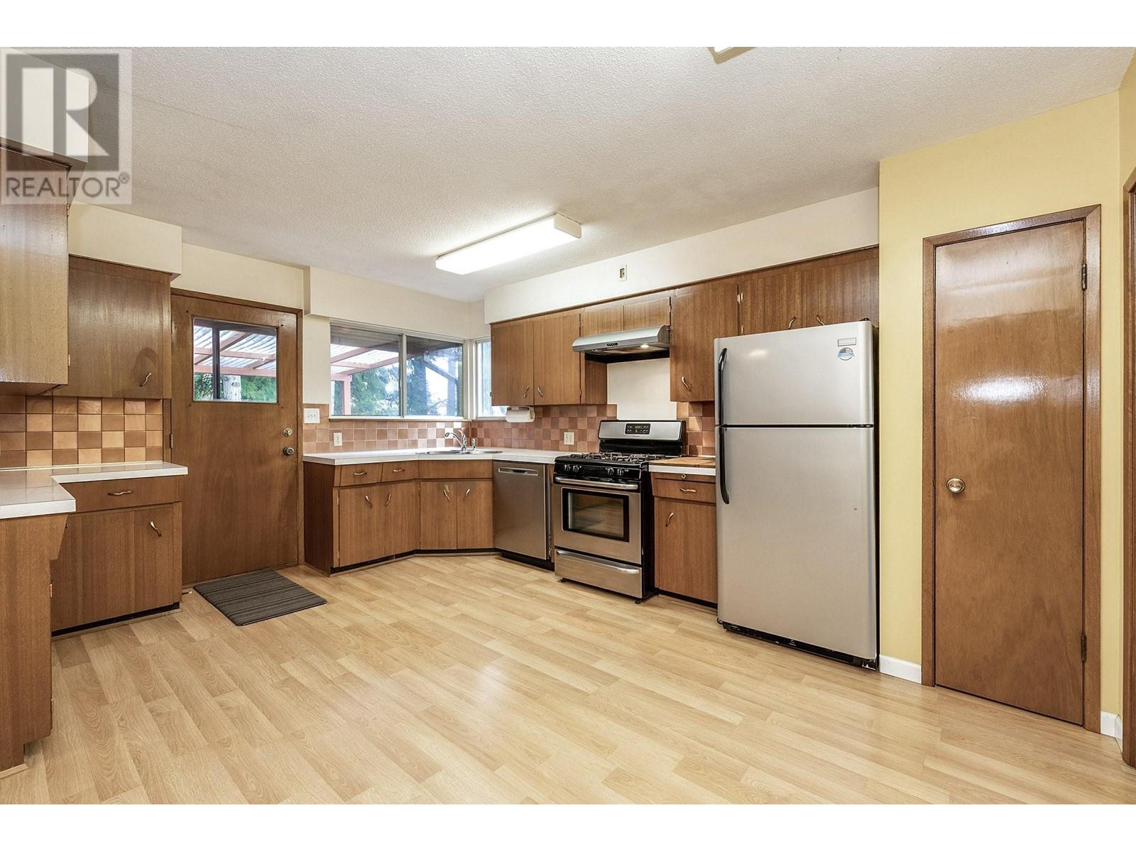 1941 Jasper Court, Coquitlam, British Columbia  V3J 2B4 - Photo 6 - R2981575