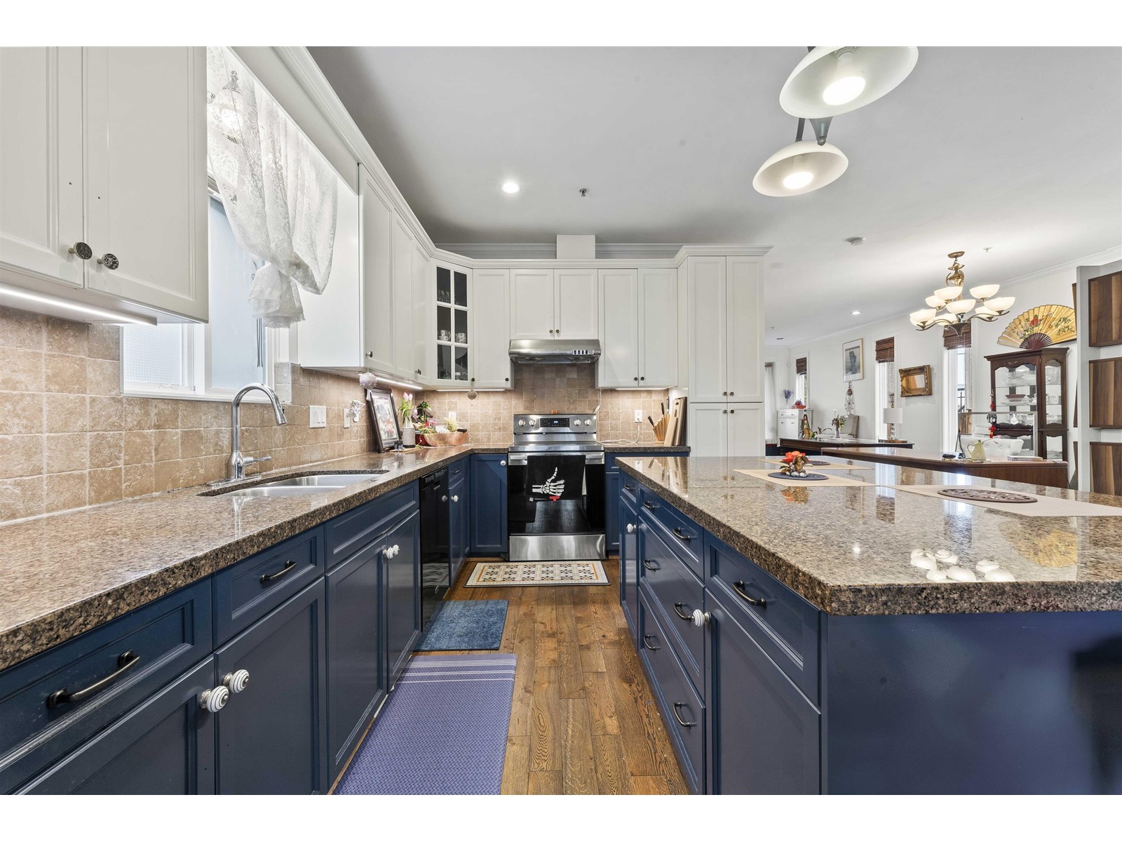 15544 Russell Avenue, White Rock, British Columbia  V4B 2R3 - Photo 16 - R2982857