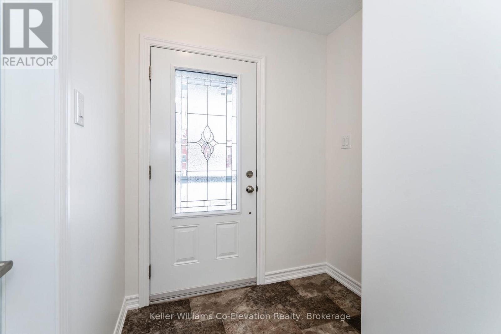 18 Durham Drive, Penetanguishene, Ontario  L9M 0A6 - Photo 3 - S12046122