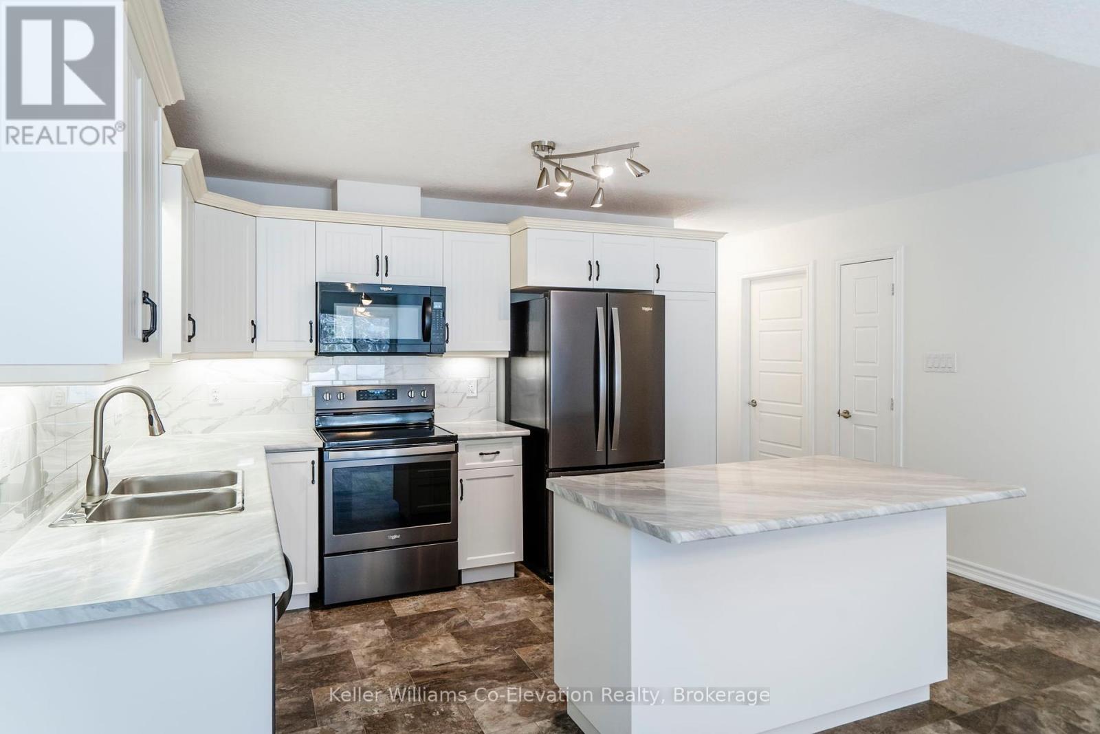 18 Durham Drive, Penetanguishene, Ontario  L9M 0A6 - Photo 6 - S12046122