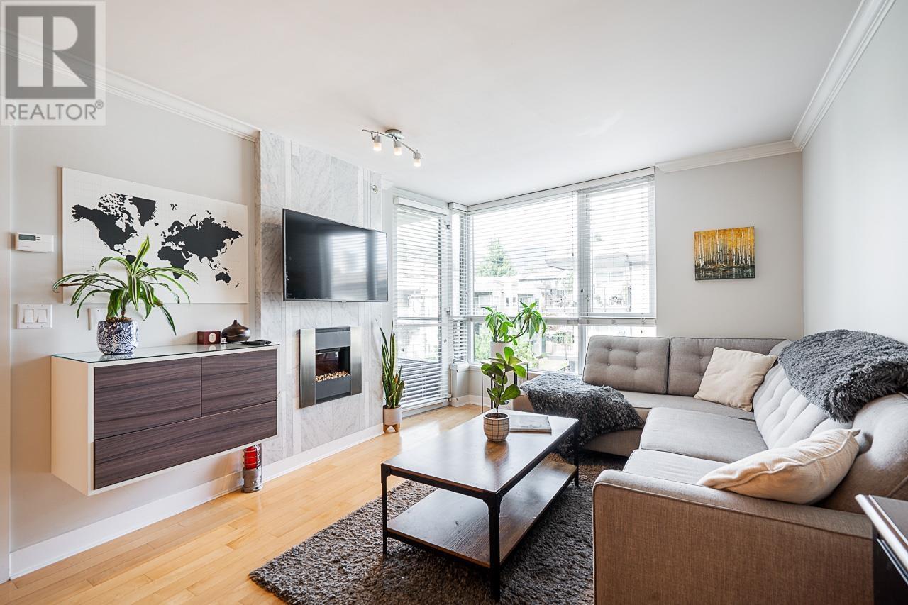 504 160 W 3rd Street, North Vancouver, British Columbia  V7M 0A9 - Photo 1 - R2982724