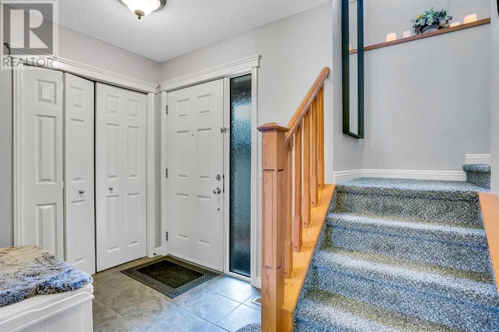 Property at 204 Everbrook Way SW image 4